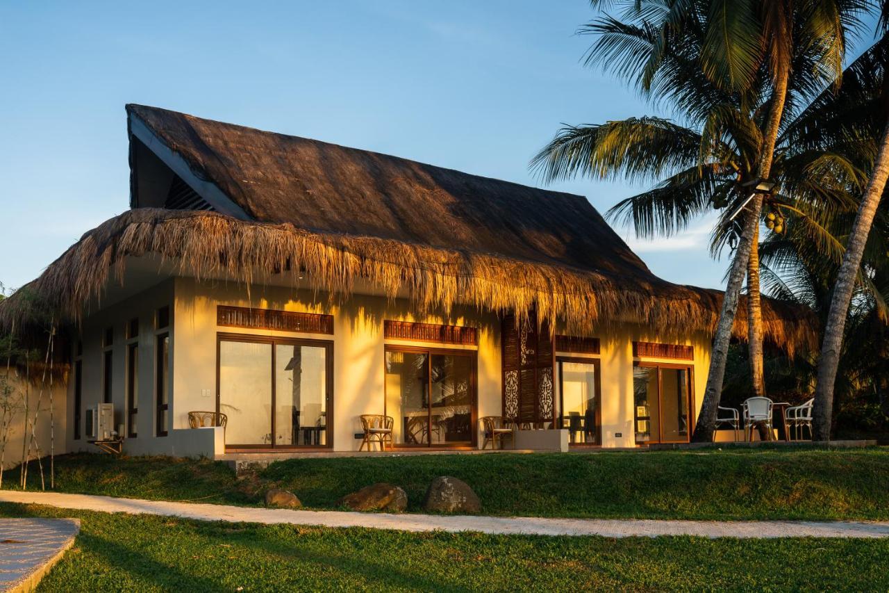 Costa Celine Beach Resort Kinablangan Buitenkant foto